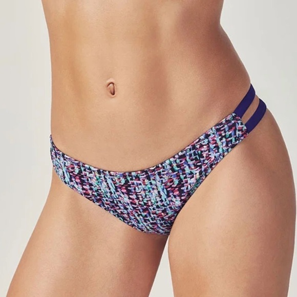 NWT Fabletics Krista Reversible Cheeky Bikini Bottom Small - Picture 1 of 14